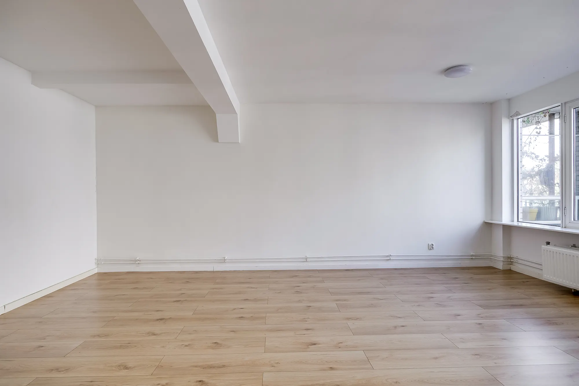 Antonlaan 120-A, Zeist, living room with beamed ceiling and window