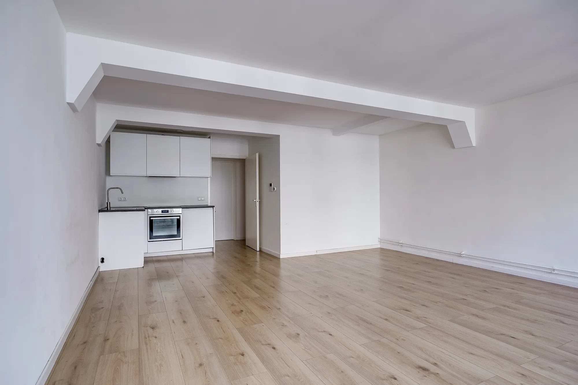 Antonlaan 120-A, Zeist, living room with kitchen and access to the hallway