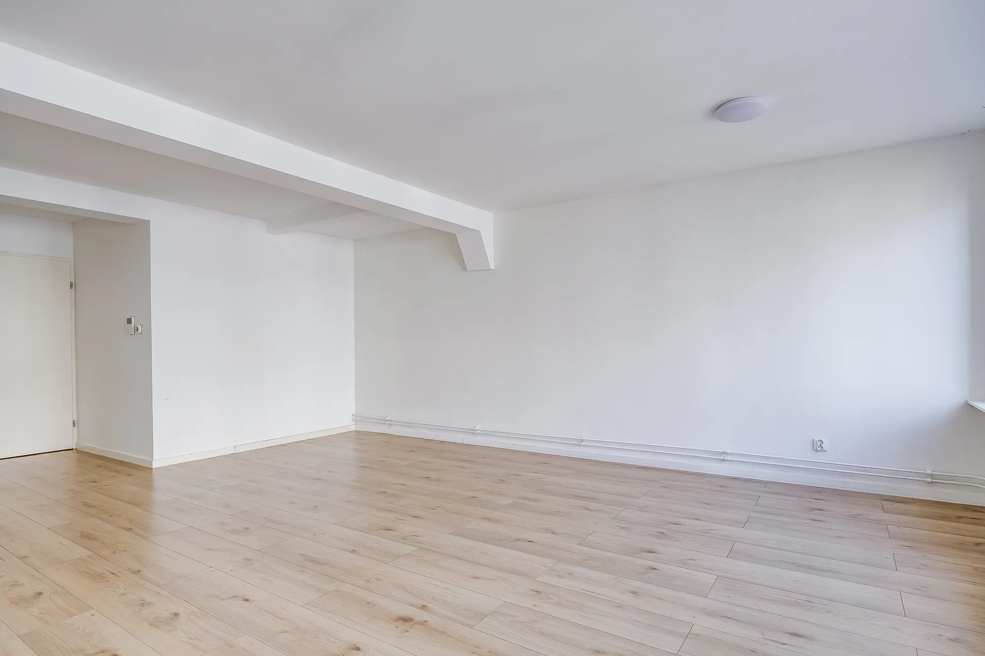 Antonlaan 120-A, Zeist, living room with beamed ceiling and kitchen area
