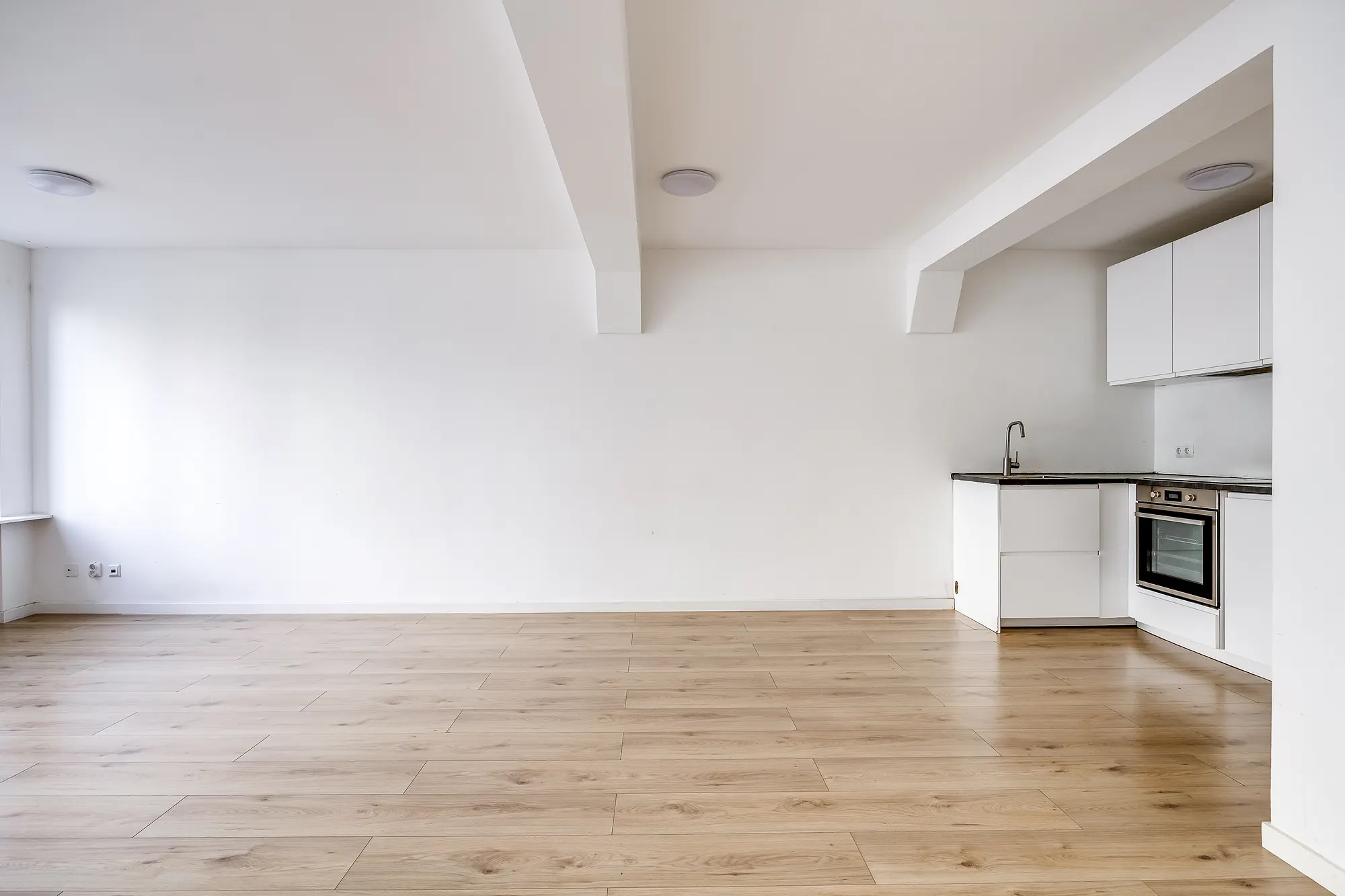 Antonlaan 120-A, Zeist, living room with kitchen and laminate flooring