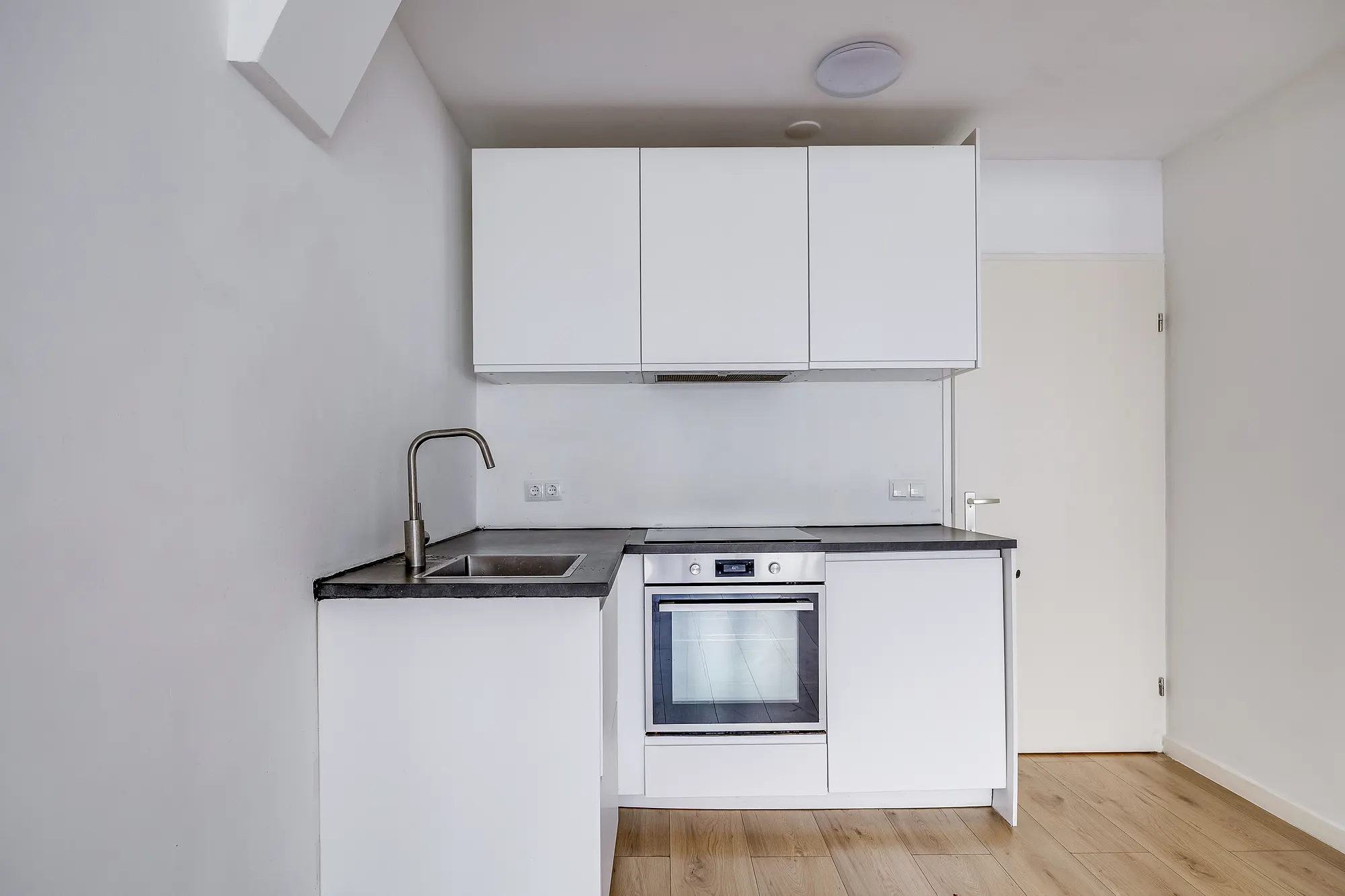 Antonlaan 120-A, Zeist, white kitchen with oven and cooking area