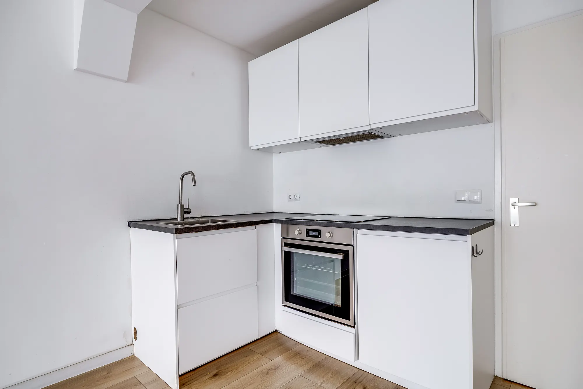 Antonlaan 120-A, Zeist, kitchen with built-in oven and black worktop