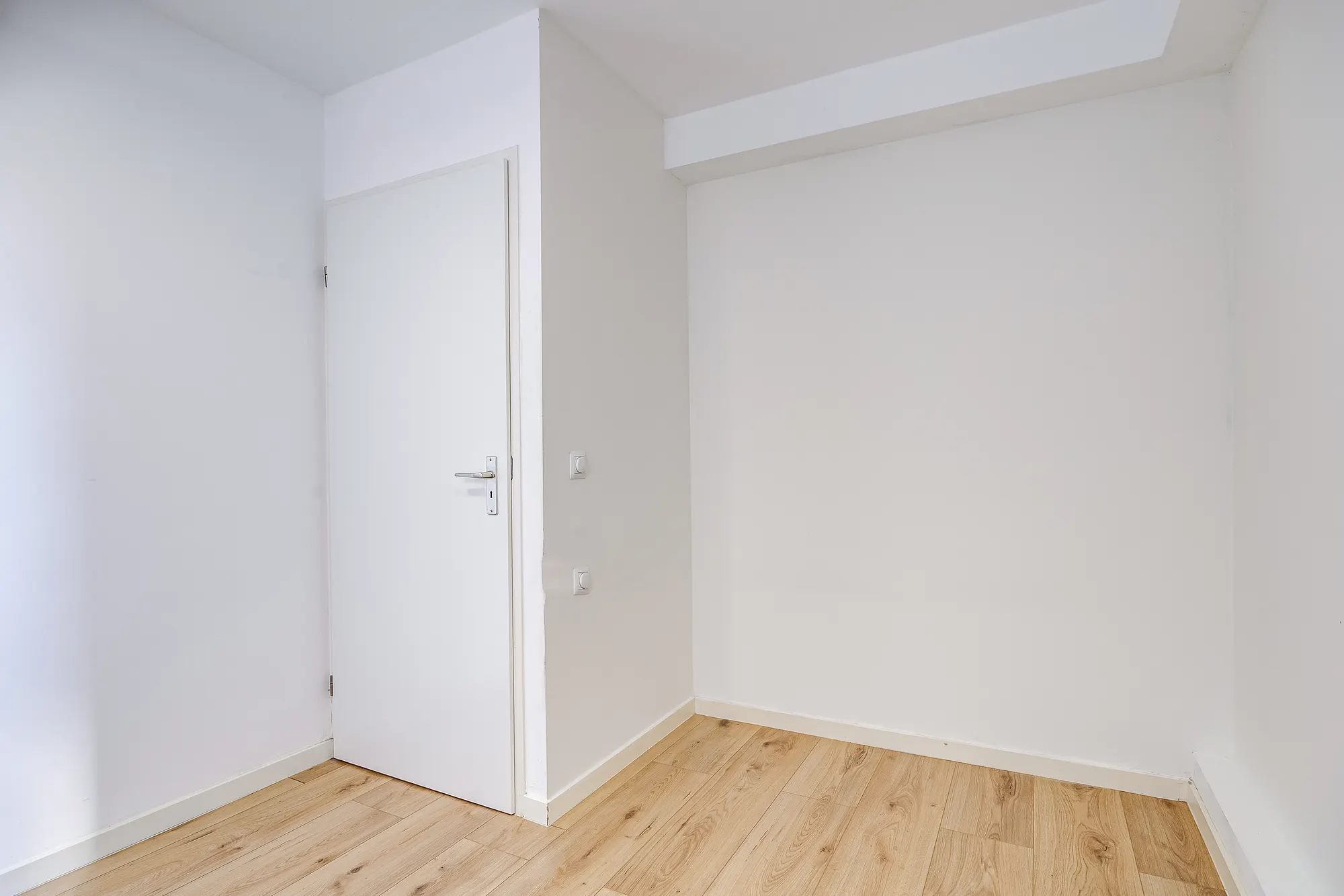 Antonlaan 120-A, Zeist, bedroom with door to the hallway