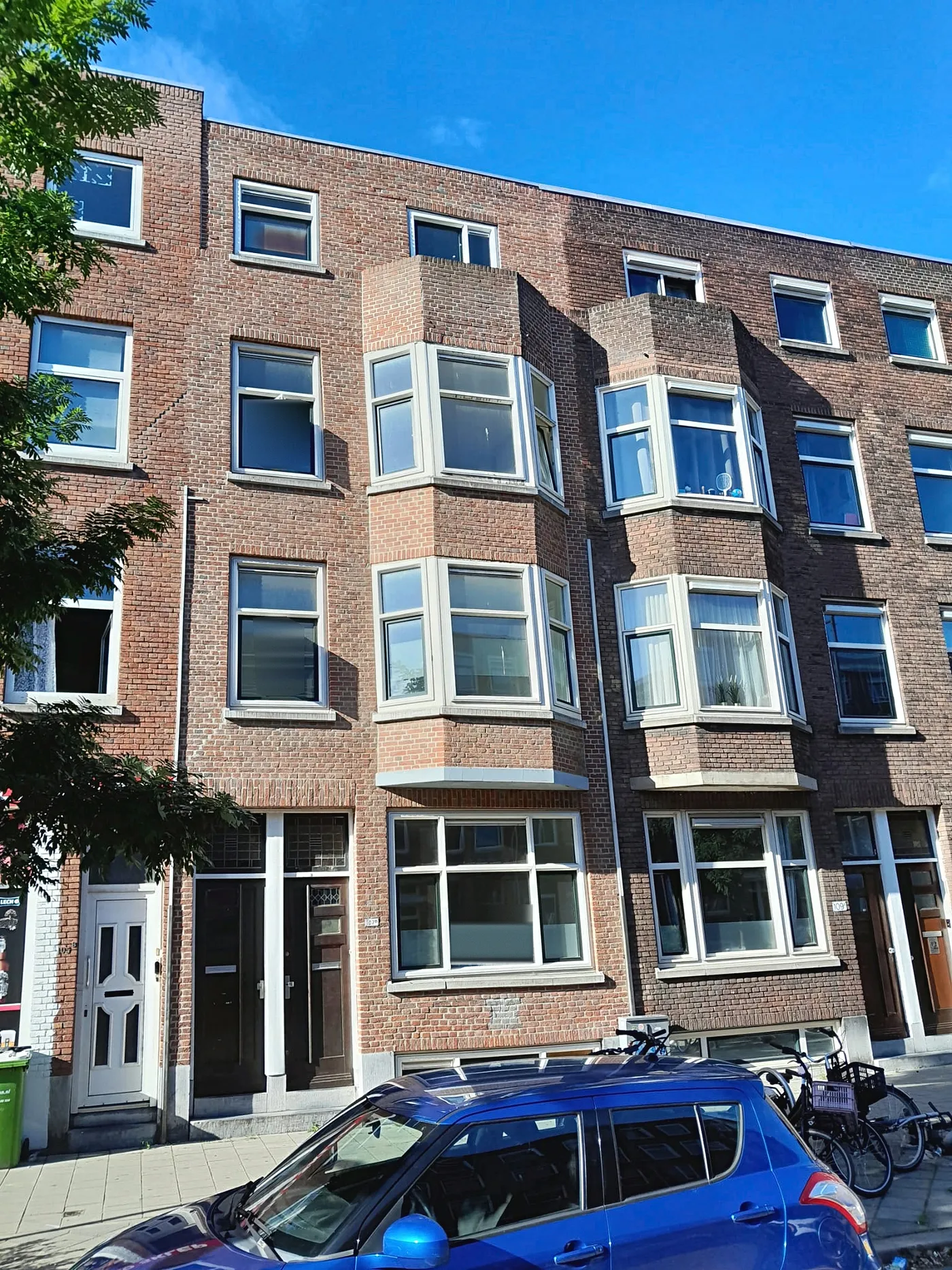 Professor Kamerlingh Onneslaan, Schiedam, gevel