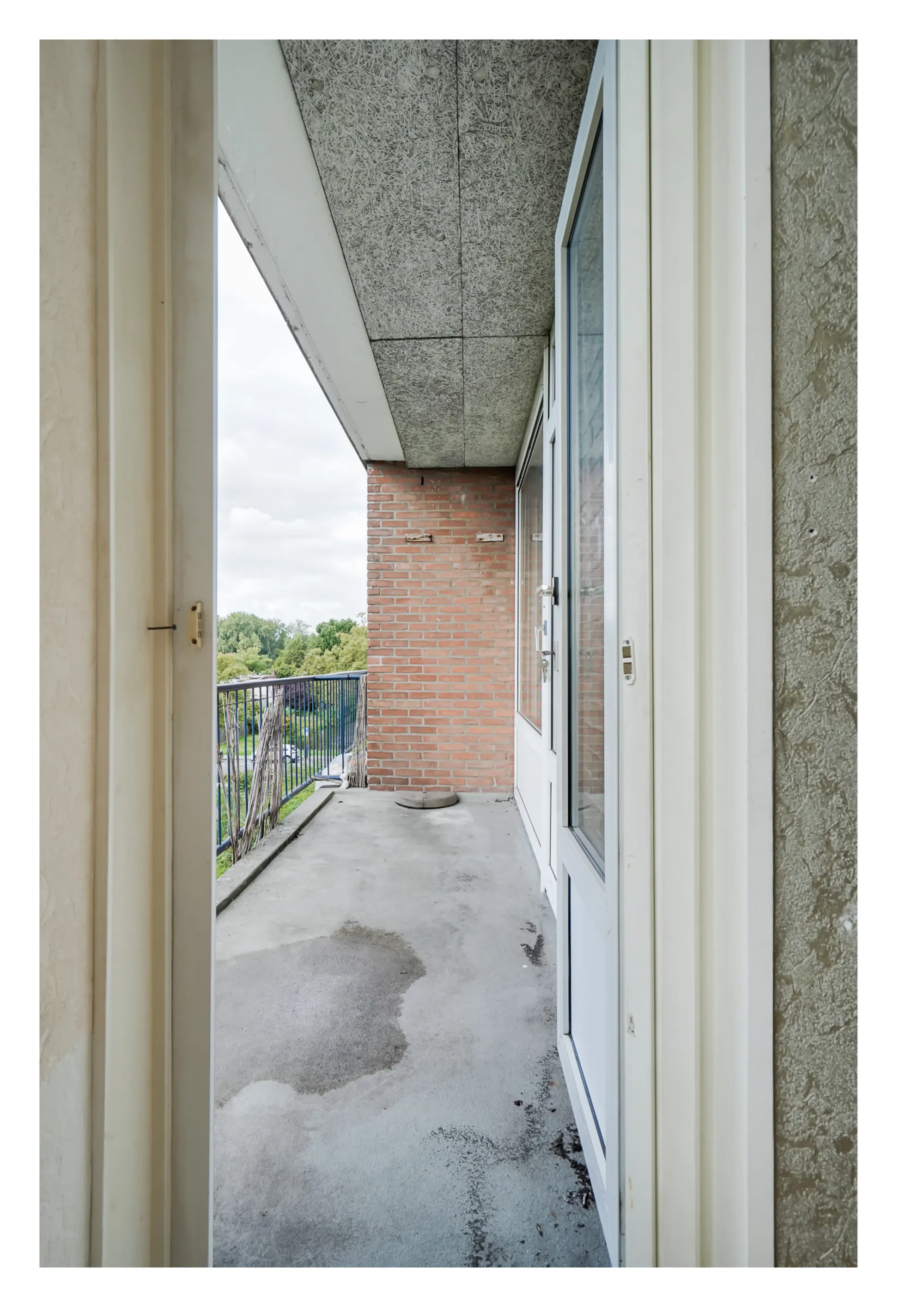 Tholenstraat 114, Rotterdam — front balcony, accessed from the gallery