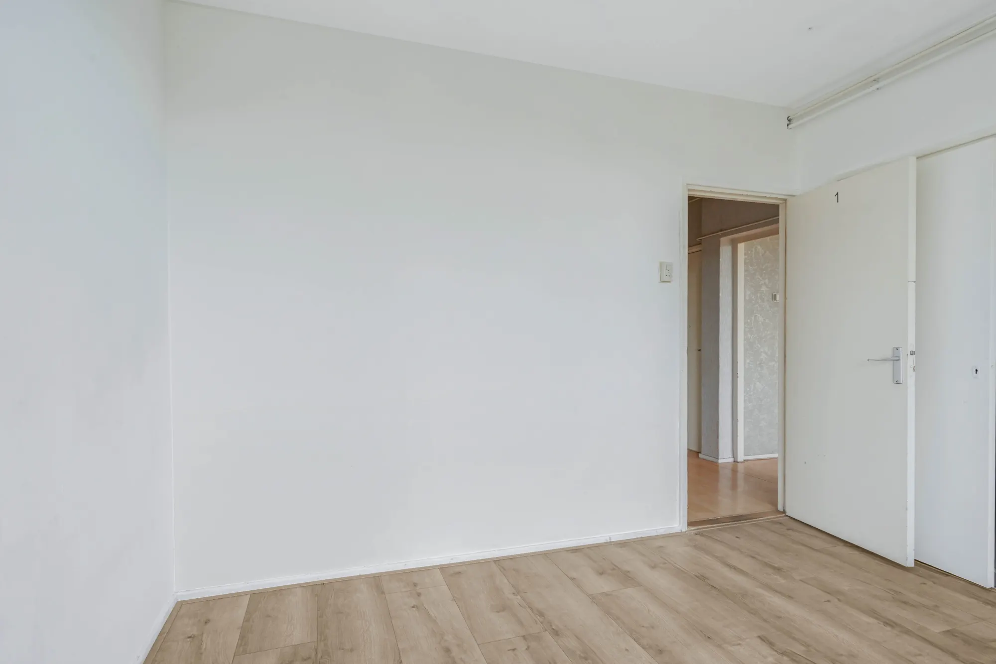 Tholenstraat 114, Rotterdam — room with built-in wardrobes