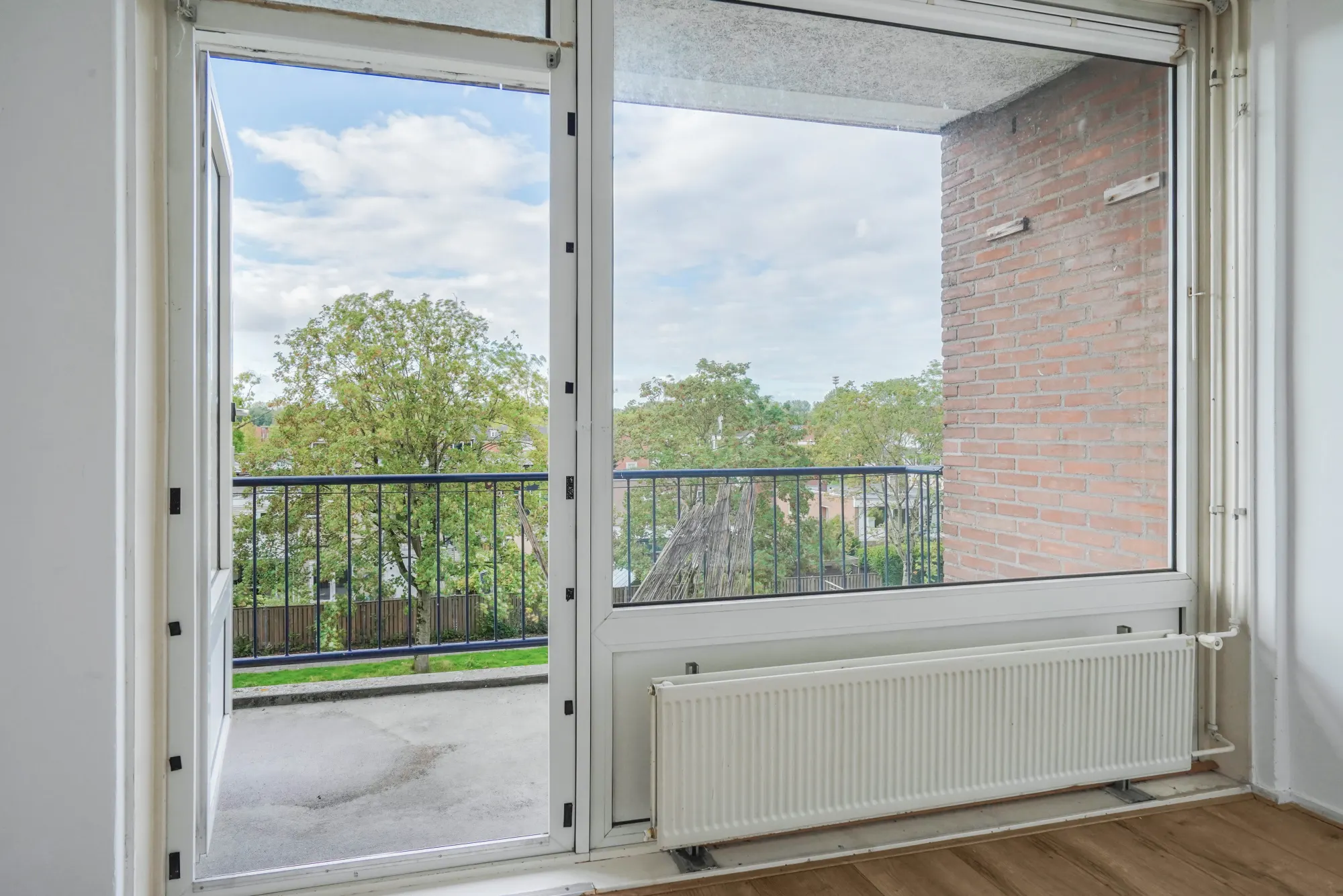 Tholenstraat 114, Rotterdam — rear balcony with French doors and railing