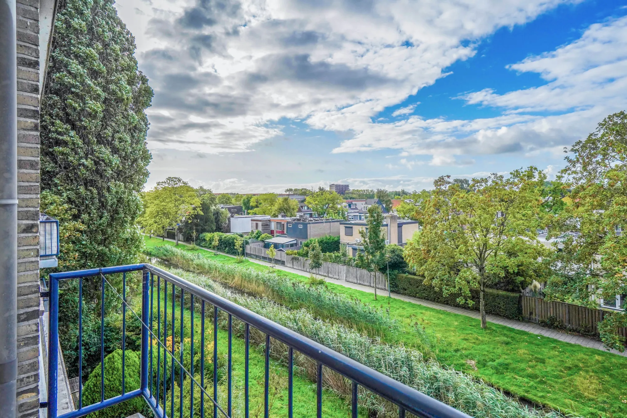 Tholenstraat 114, Rotterdam — rear balcony with green view