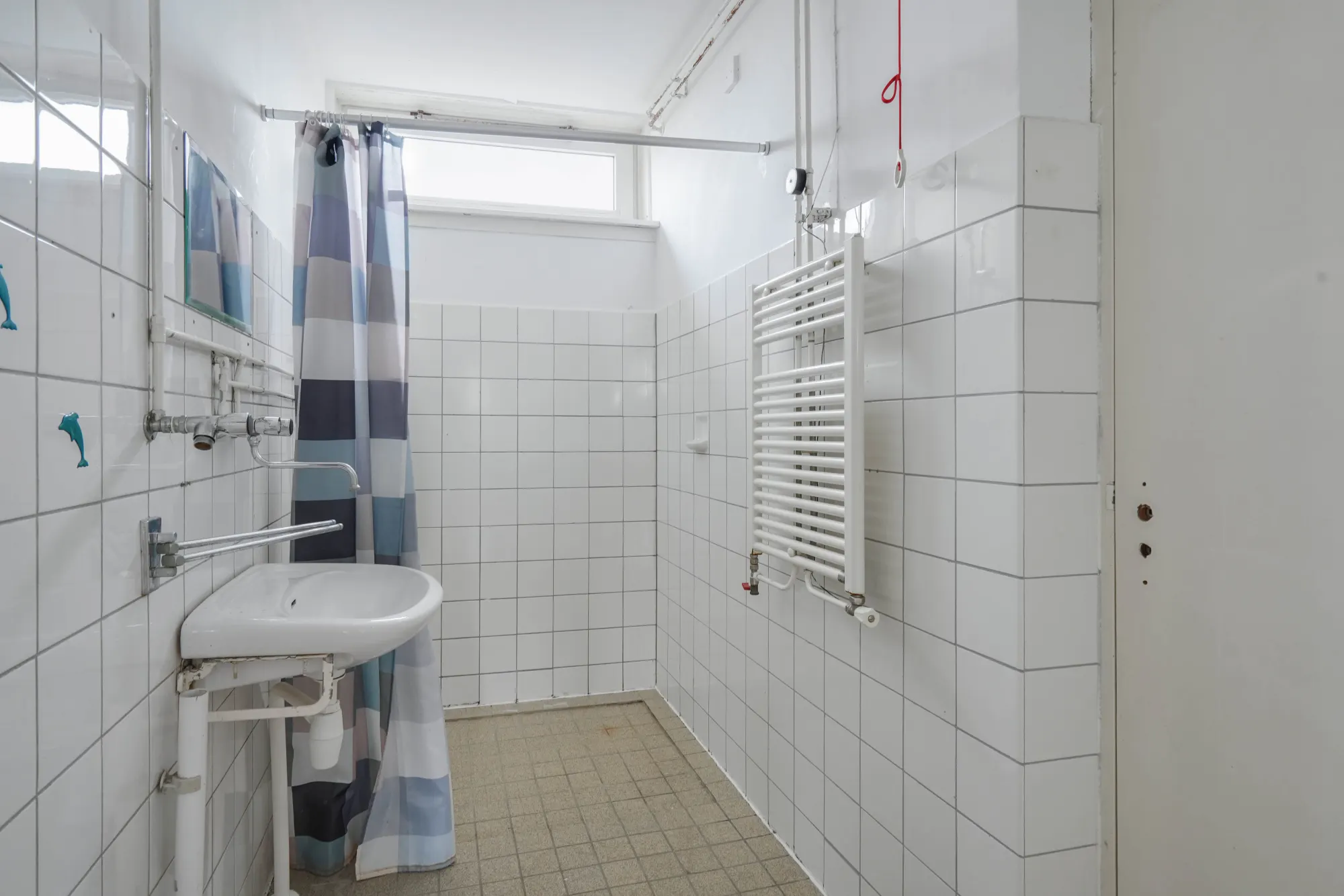 Tholenstraat 114, Rotterdam — bathroom with sink