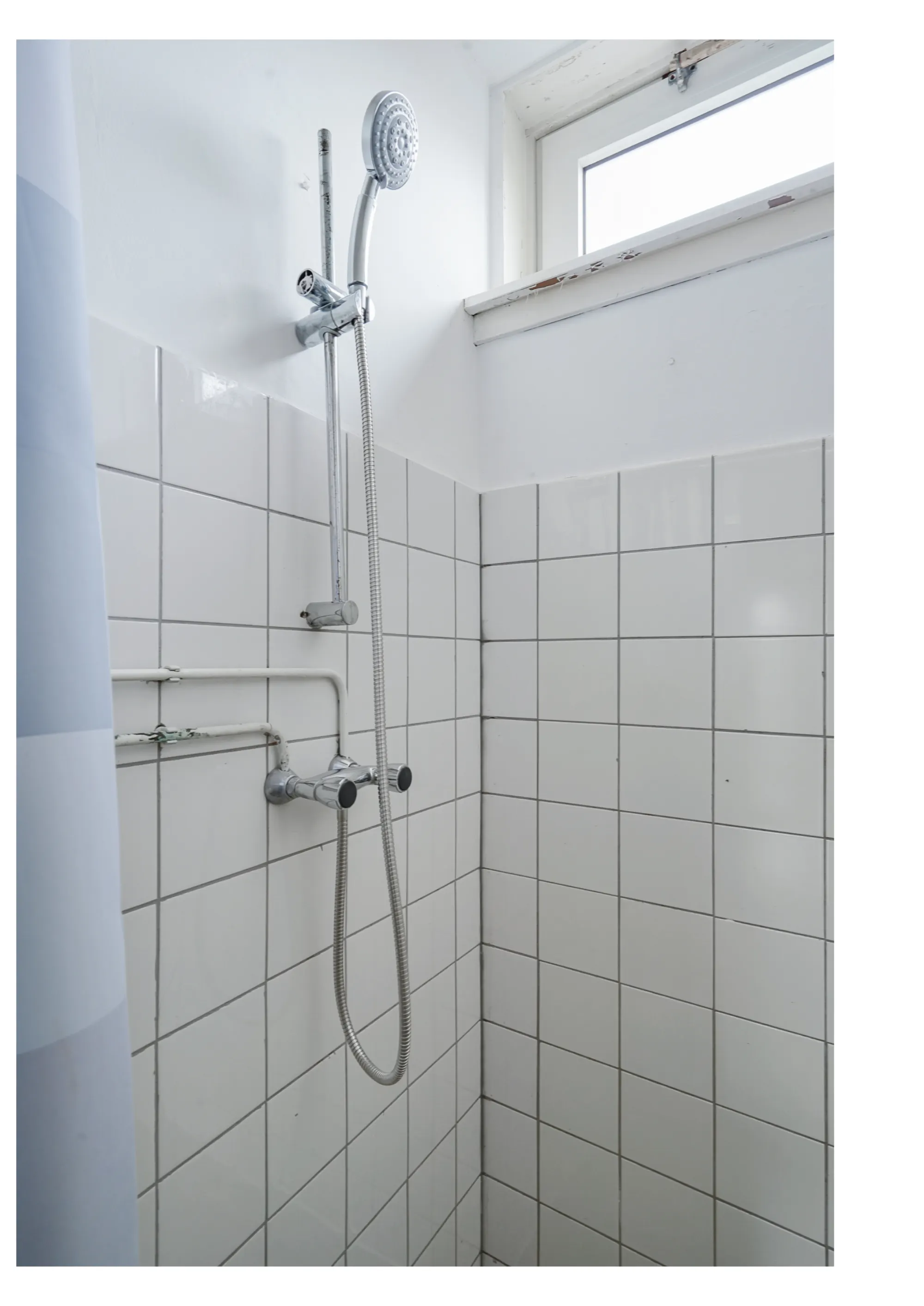 Tholenstraat 114, Rotterdam — bathroom with shower