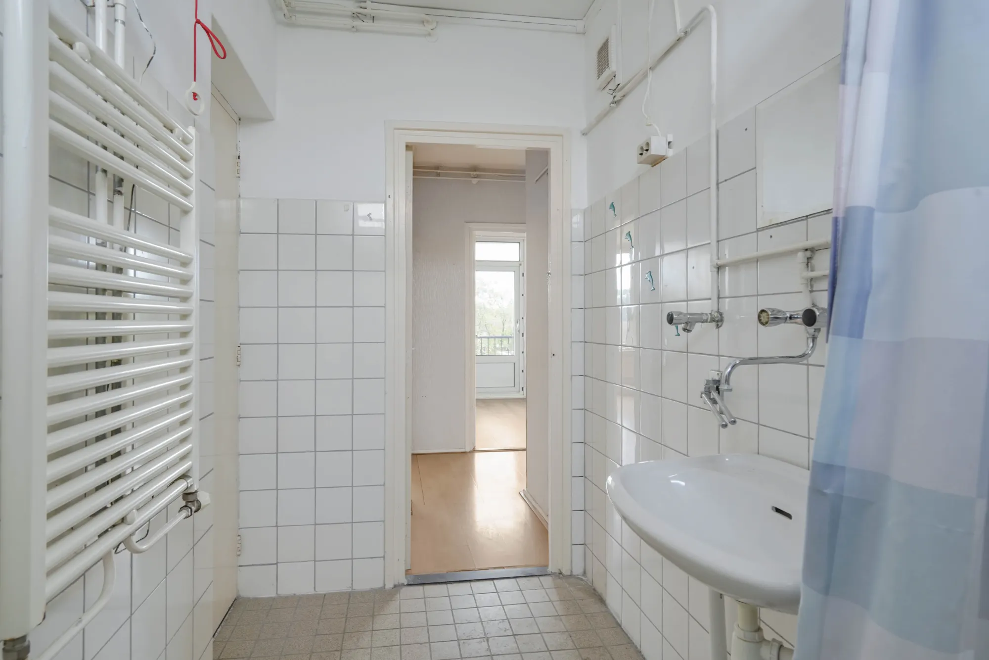 Tholenstraat 114, Rotterdam — hallway with radiator