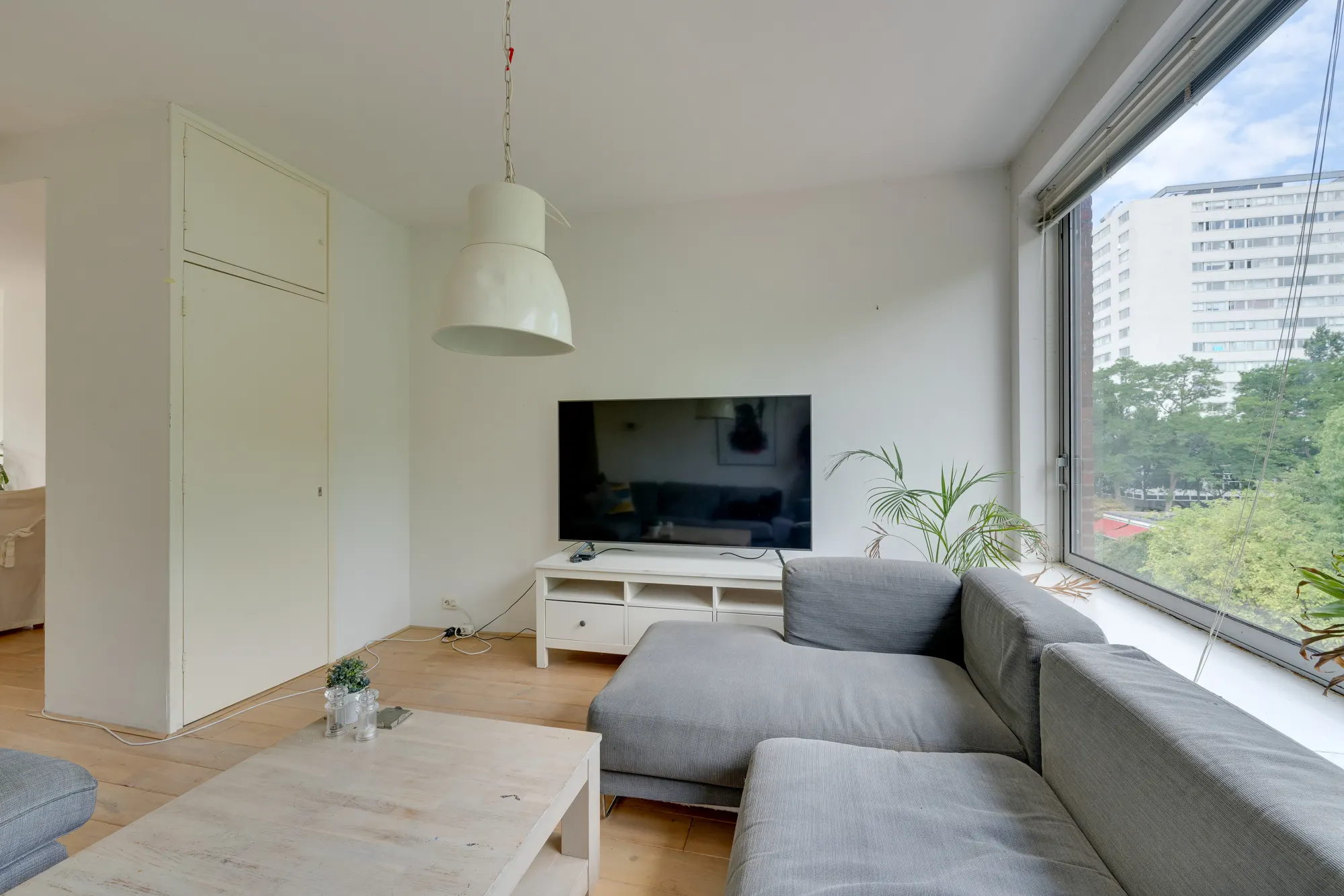 Zeelandstraat 34 III, Amsterdam — eethoek en trap