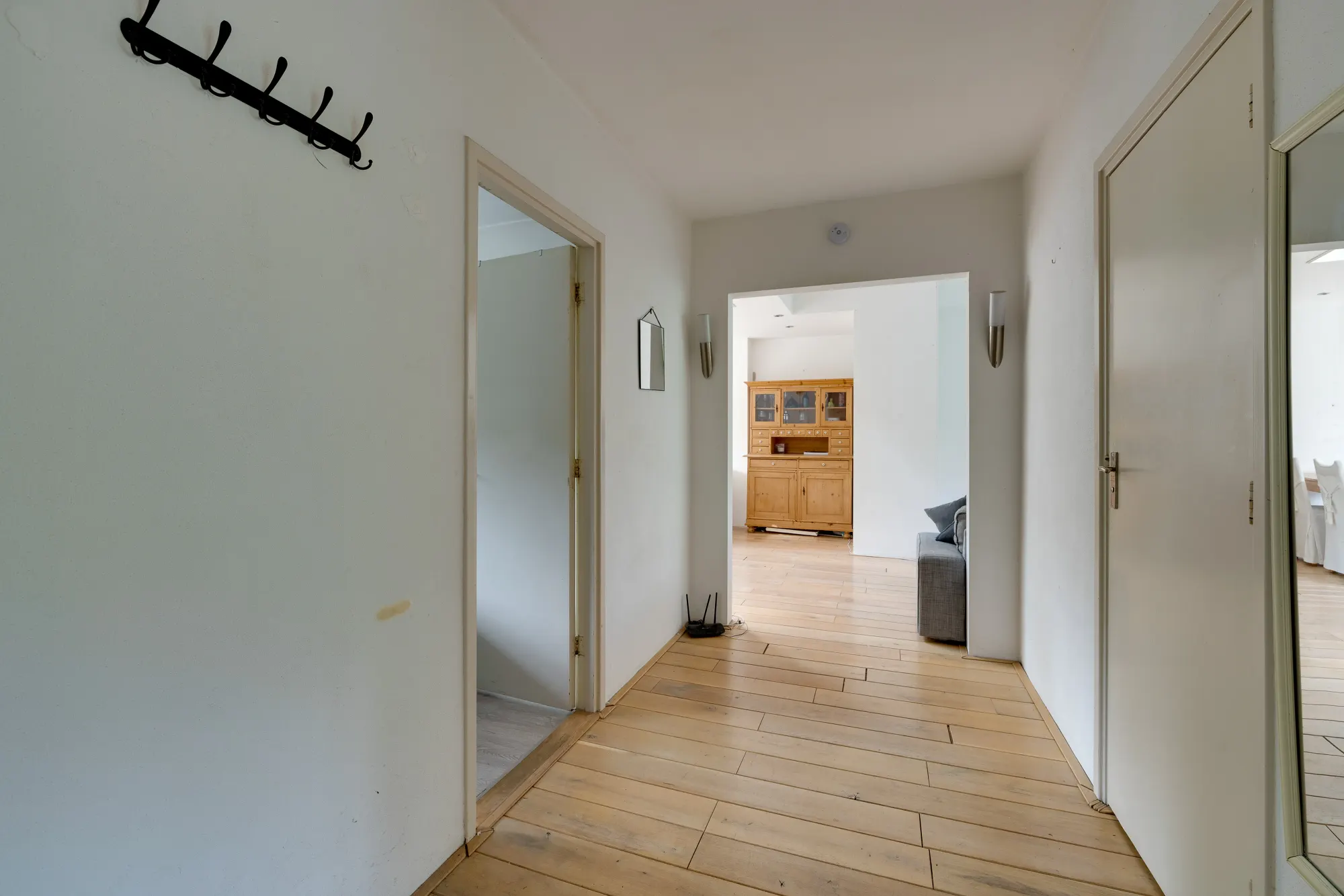 Zeelandstraat 34 III, Amsterdam — hal met vestiaire