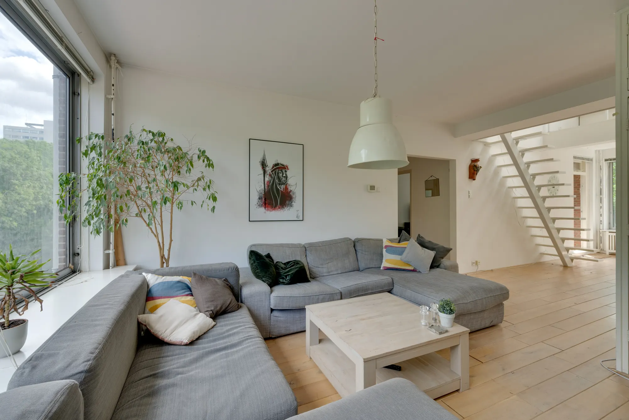 Zeelandstraat 34 III, Amsterdam — woonkamer met open trap
